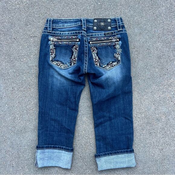 Miss Me signature cuffed Capri Boho Embroidered Zipper Embellished Size 26 - Picture 1 of 6